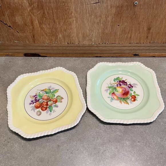 2 Vintage Johnson Bros Old English Plates With Fruit Pattern, Square Salad Plate - Picture 2 of 6